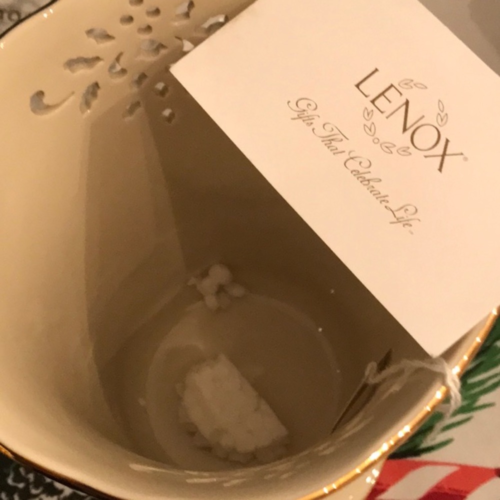 Lenox Holly Vase - Picture 4 of 5